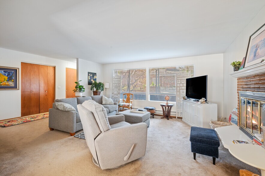 More Photos Of 318 3rd Ave S, Edmonds Apartments For Sale