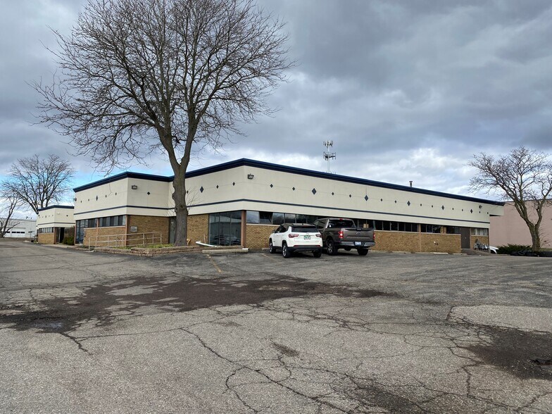More Photos Of 24269-24293 Indoplex Cir, Farmington Hills Light Manufacturing For Lease