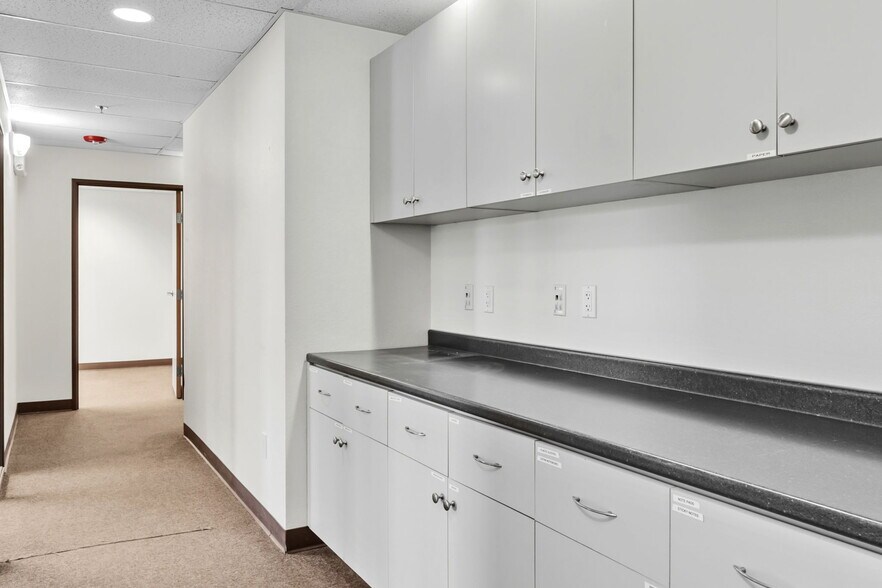 More Photos Of 114 Village Pl, Dillon Office For Sale