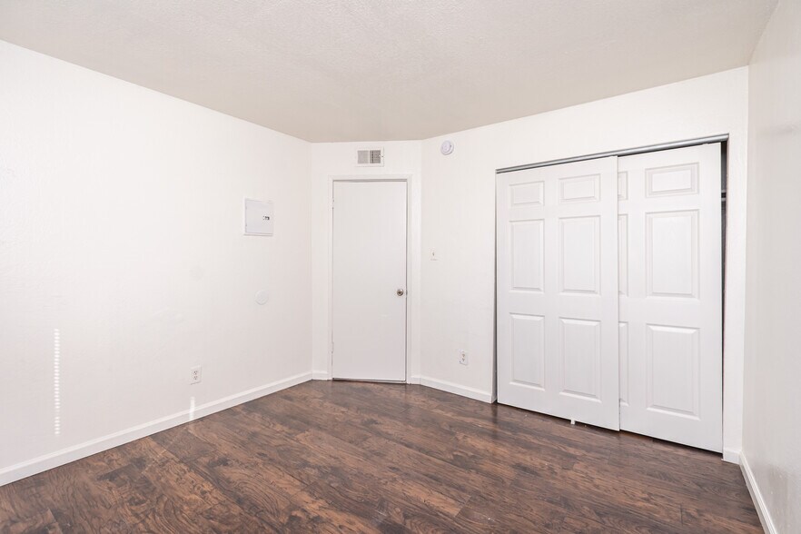 More Photos Of 10 Nedra Ct, Sacramento Apartments For Sale