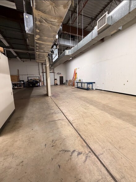 More Photos Of 6655 Amberton Dr, Elkridge Warehouse For Lease