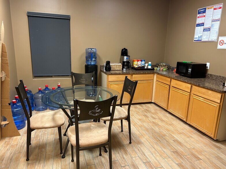 More Photos Of 175 Cass Ave, Mount Clemens Office For Sale