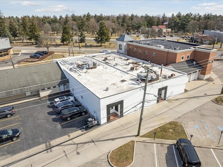 More Photos Of 1107 Crooks Rd, Royal Oak Storefront For Sale