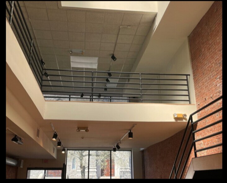 More Photos Of 262 Atlantic St, Stamford Freestanding For Lease