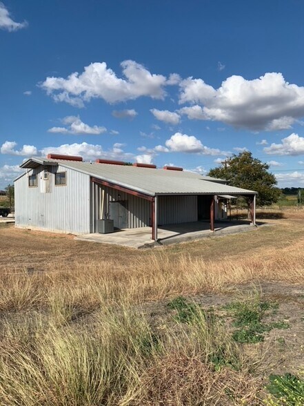 More Photos Of 6176 FM 725, New Braunfels Warehouse For Lease