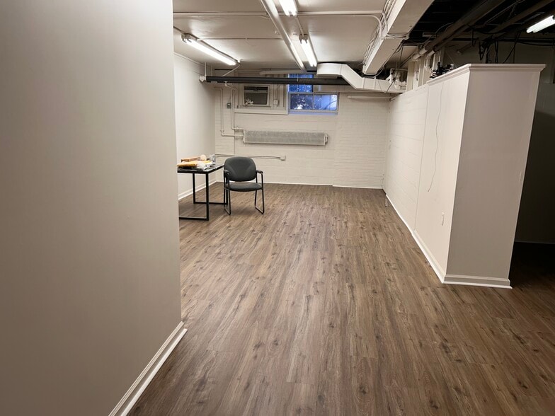 More Photos Of 1095 Hendersonville Rd, Asheville Office For Lease