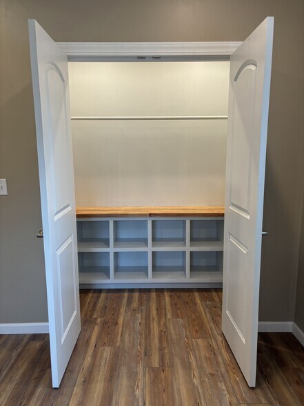 More Photos Of 1747 Oakdale Ave, Green Bay Apartments For Sale