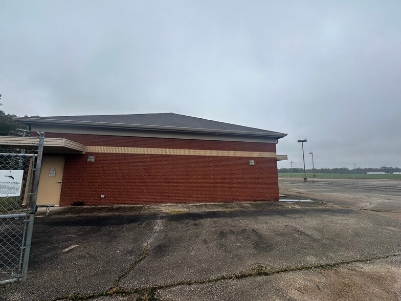 More Photos Of 645 Lucy Black Rd, Bolivar Office Residential For Sale