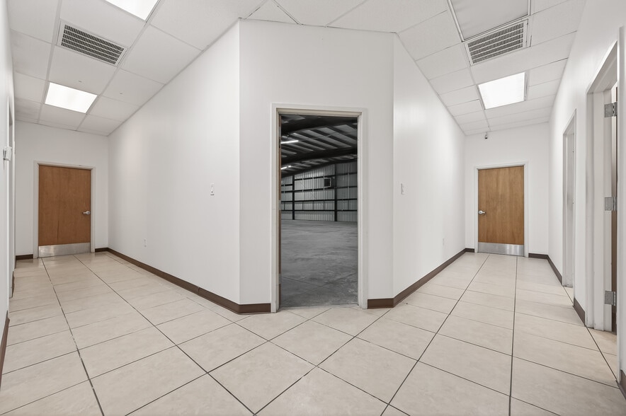 More Photos Of 10038 Grover Ln, Houston Warehouse For Sale