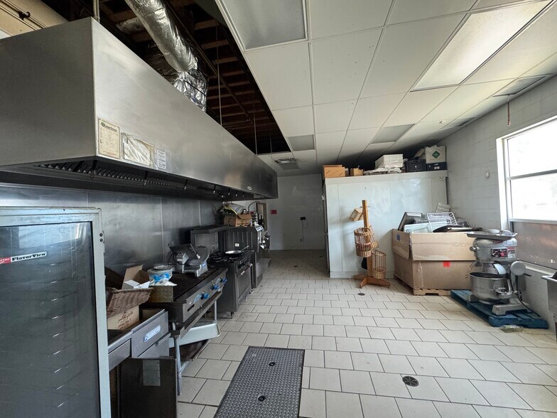 More Photos Of 174 Hamilton Rd, London Freestanding For Lease
