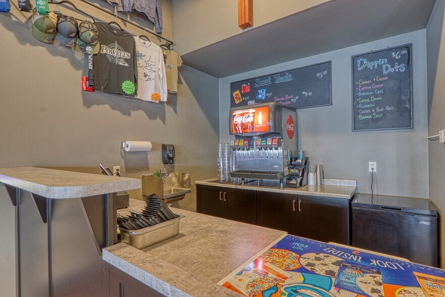 More Photos Of 9971 N Grand Pines Ln, Hayward Restaurant For Sale