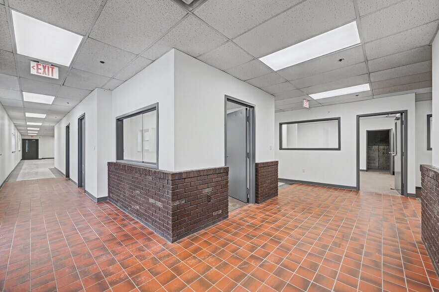 More Photos Of 11-25 Harding St, Middletown Warehouse For Lease