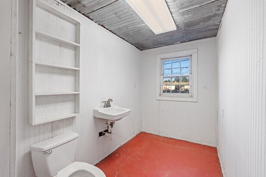 More Photos Of 2755 US Highway 69, Lufkin Storefront Retail Office For Sale