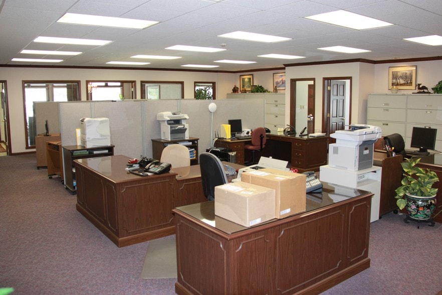 More Photos Of 10321 N Pennsylvania St, Indianapolis Office For Lease