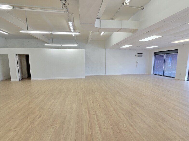 More Photos Of 54 Lawrence St, Hartford Freestanding For Sale