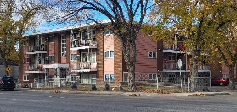 Primary Photo Of 2830 Dewdney Av, Regina Apartments For Sale