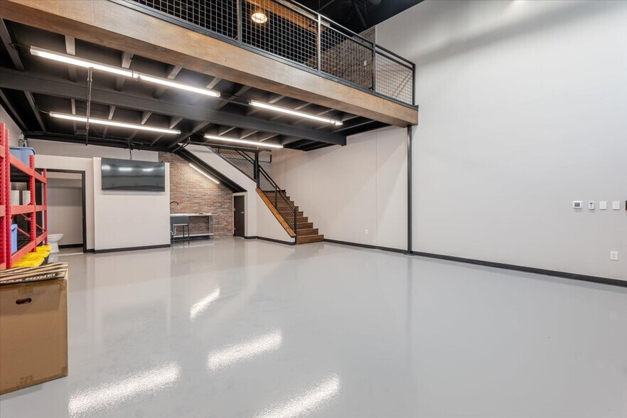 More Photos Of 1725 N Hwy 377, Roanoke Warehouse For Sale