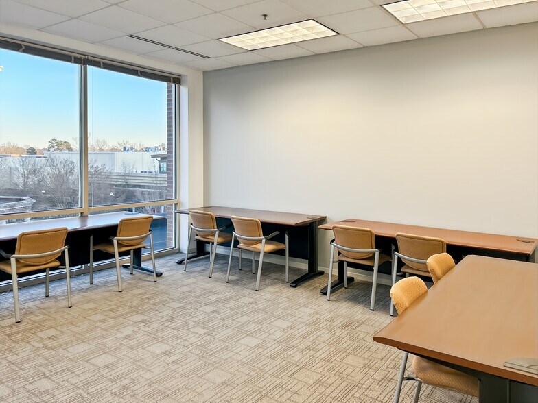 More Photos Of 11815 Fountain Way, Newport News Coworking Space