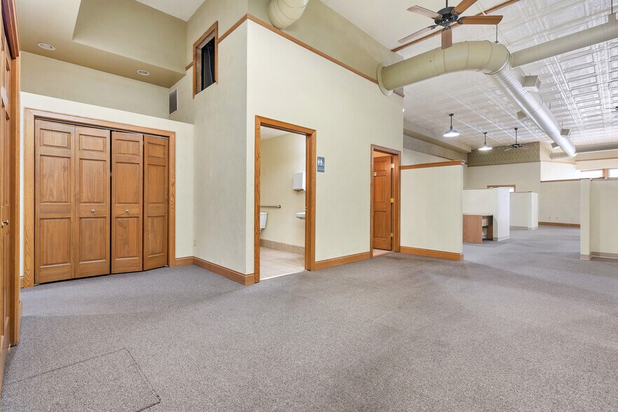More Photos Of 111 W North Water St, New London Office For Lease