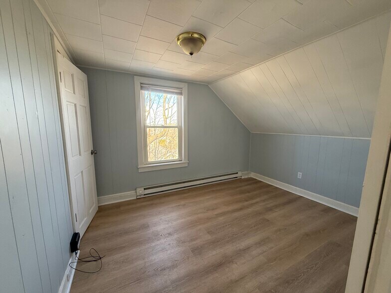 More Photos Of 2 Lyon St, Putnam Apartments For Sale