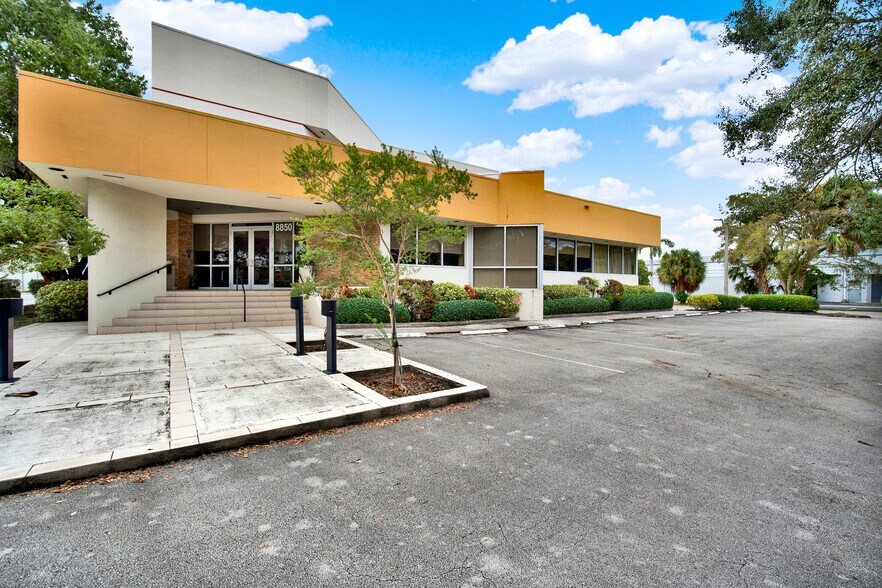 More Photos Of 8850 NW 20th St, Miami Light Manufacturing For Sale