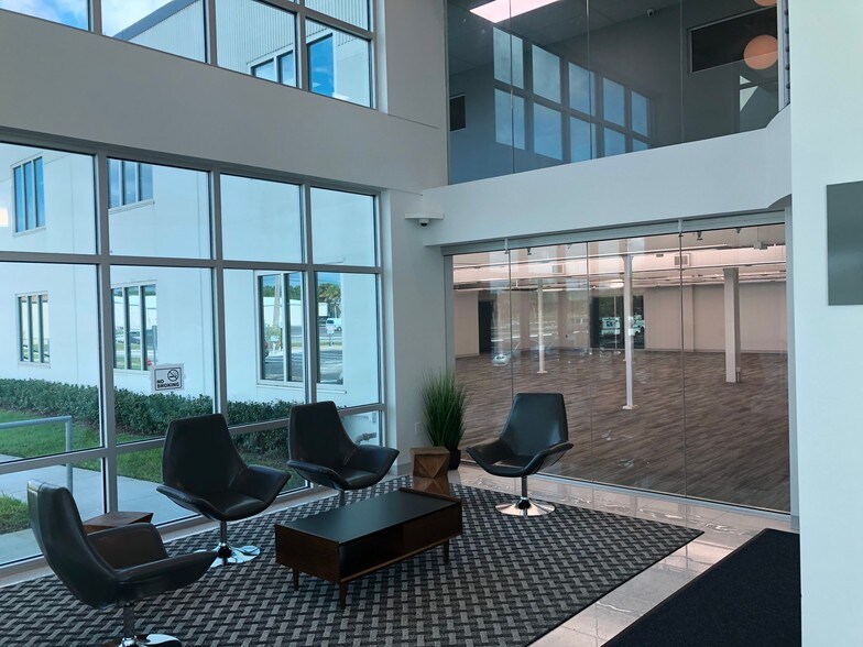 More Photos Of 511 N John Rodes Blvd, Melbourne Office For Lease