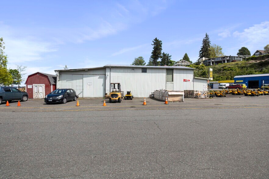 More Photos Of 901 Bay St, Port Orchard Storefront For Sale