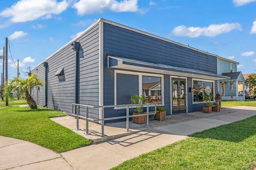 More Photos Of 4301 Avenue S, Galveston Storefront For Sale