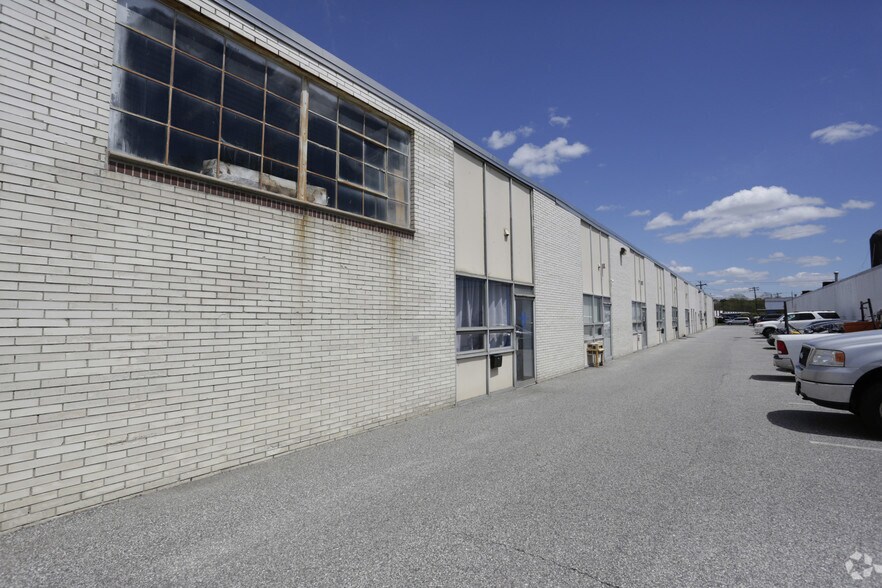 More Photos Of 50 Brook Ave, Deer Park Warehouse For Lease