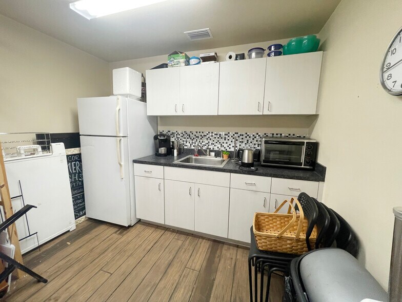 More Photos Of 21848 S County Road 325, Hawthorne Restaurant For Sale