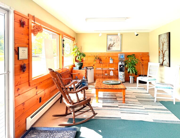 More Photos Of 6985 Woodstock Rd, Hartford Office For Lease