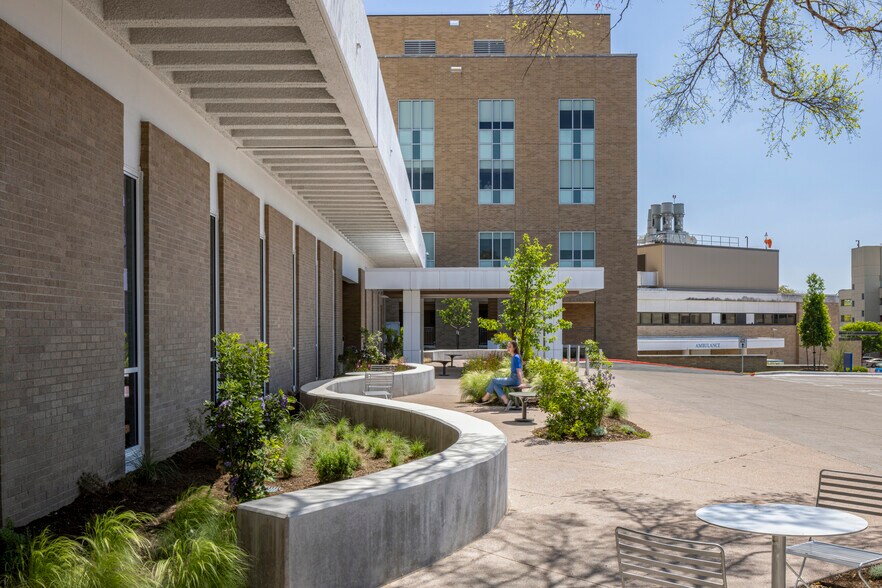 More Photos Of 1301 W 38th St, Austin Medical For Lease