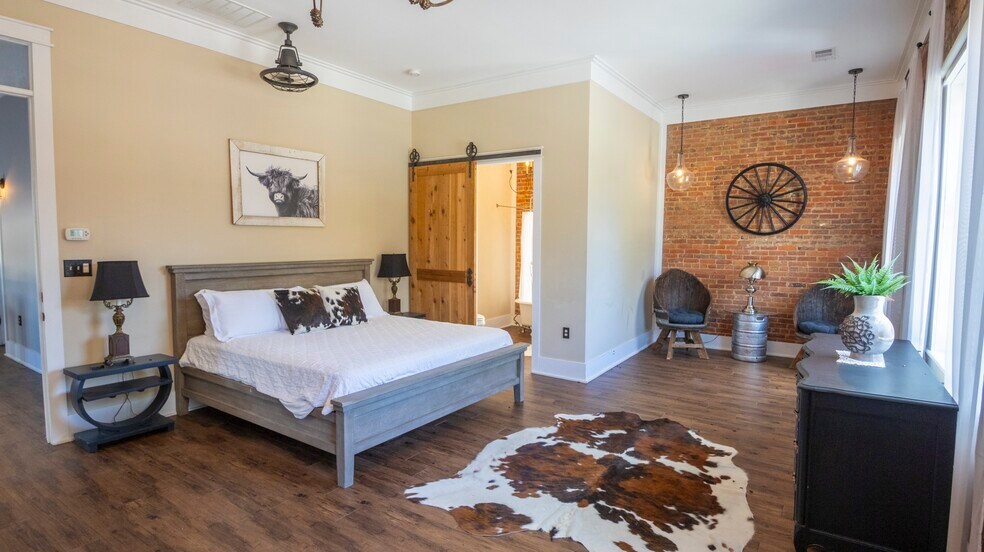 More Photos Of 20 Spring Rd, Molena Storefront For Sale