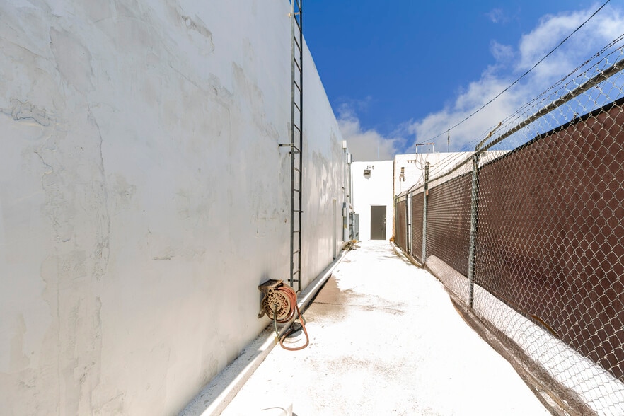 More Photos Of 14554-14560 Friar St, Van Nuys Freestanding For Sale