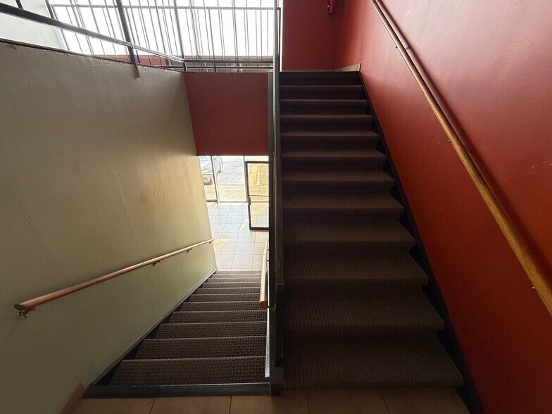 More Photos Of 1606 Headway Cir, Austin Light Manufacturing For Lease