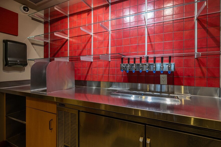 More Photos Of 1011 Harris Ave, Bellingham Restaurant For Sale