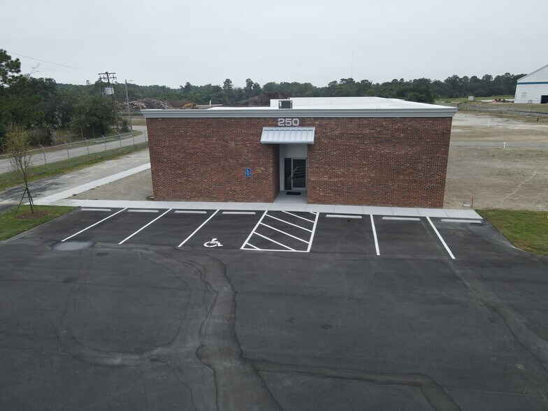 More Photos Of 250 Raleigh St, Wilmington Warehouse For Lease