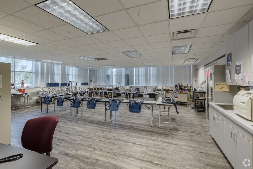 More Photos Of 4300 Fashion Square Blvd, Saginaw Office For Lease