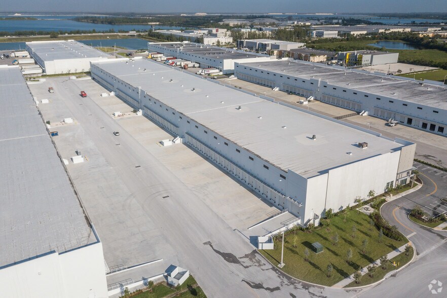 More Photos Of 11240 NW 122nd St, Medley Distribution For Lease