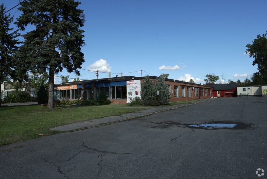 More Photos Of 2437 Kaladar Ave, Ottawa Warehouse For Lease