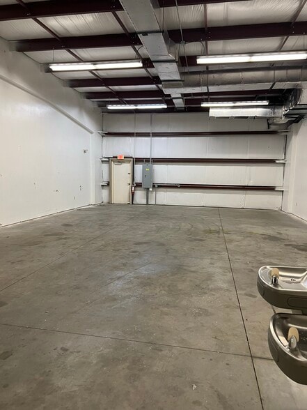 More Photos Of 2433 S 86th St, Tampa Warehouse For Lease