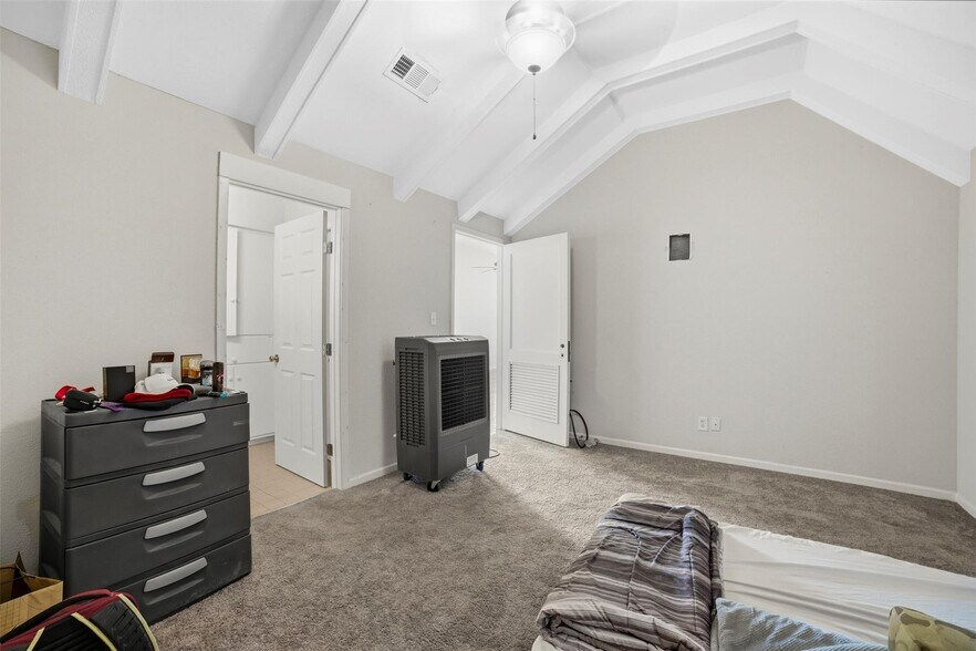 More Photos Of 923 Loop 332, Liberty Hill Storefront Retail Residential For Sale