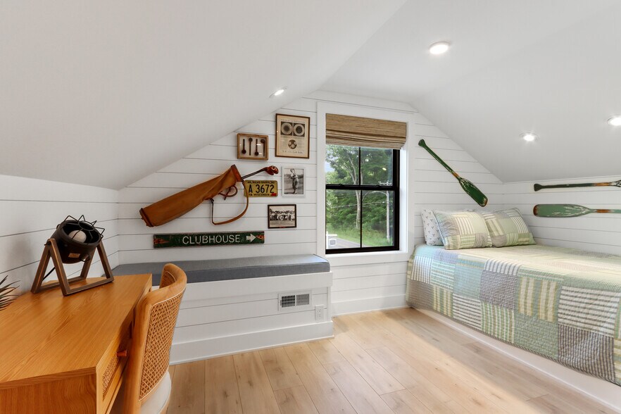 More Photos Of W4724 S Lakeshore Dr, Fontana-on-Geneva Lake Storefront For Sale