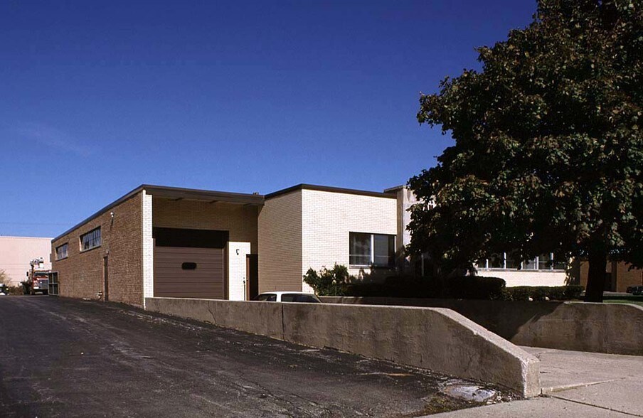 More Photos Of 2082 Estes Ave, Elk Grove Village Warehouse For Sale