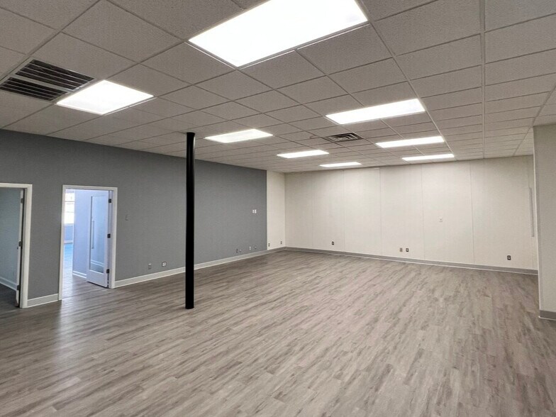 More Photos Of 835 N Capitol Ave, Indianapolis Light Distribution For Lease