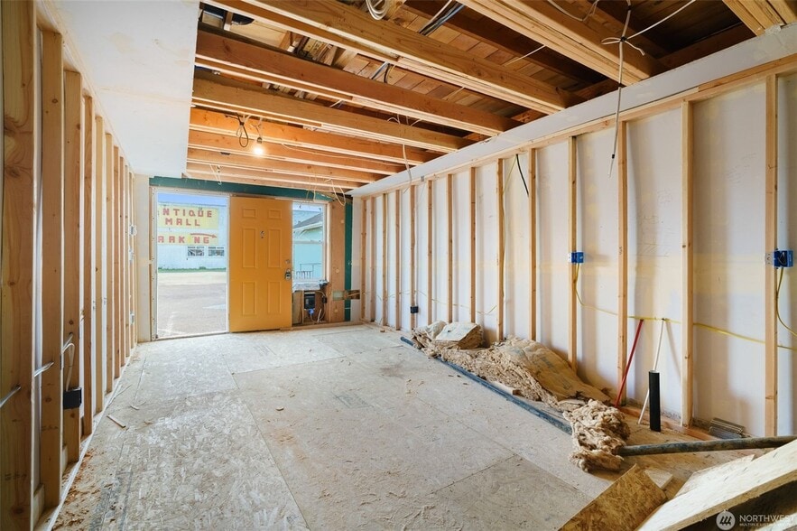 More Photos Of 4705 Pacific Way, Seaview Freestanding For Sale