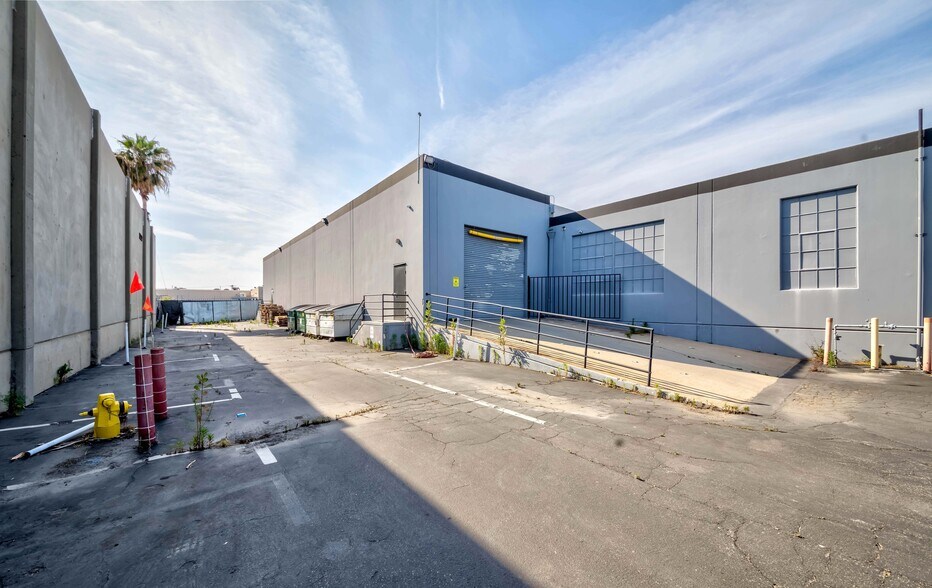 More Photos Of 3019 Vail Ave, Commerce Manufacturing For Sale