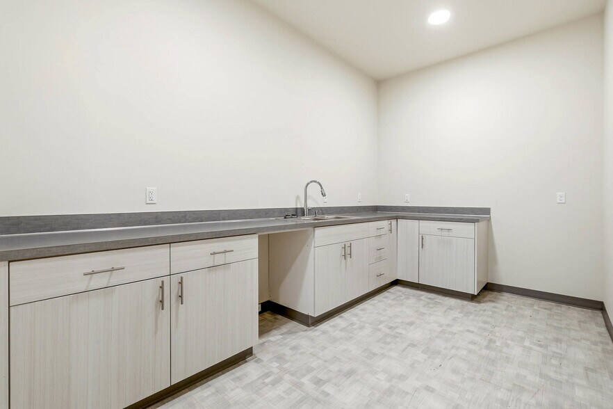 More Photos Of 30 S Louisiana St, Kennewick Loft Creative Space For Lease