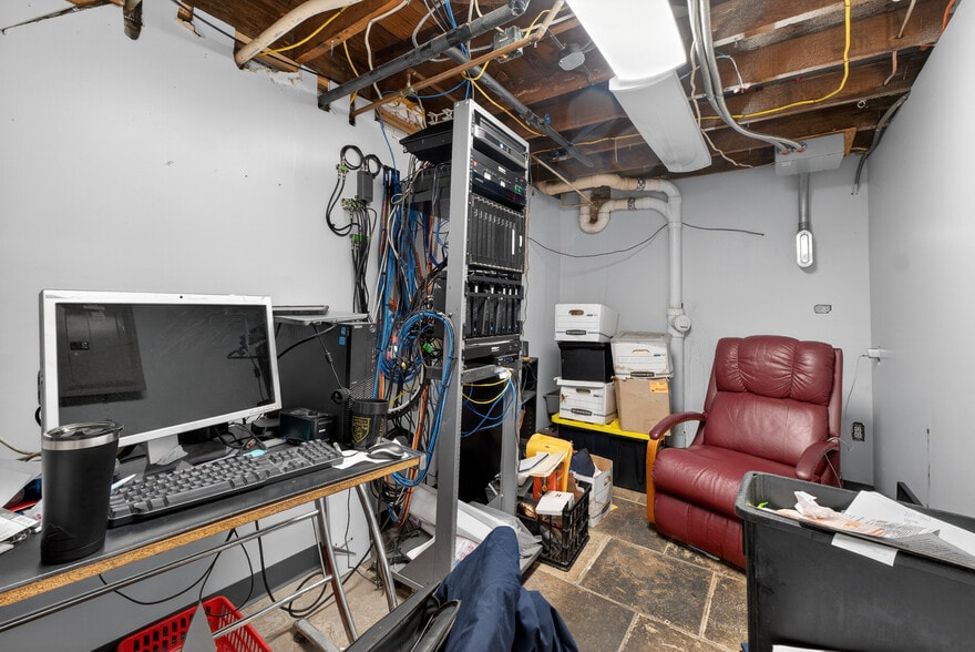 More Photos Of 8713 Gravois Rd, Saint Louis Restaurant For Sale