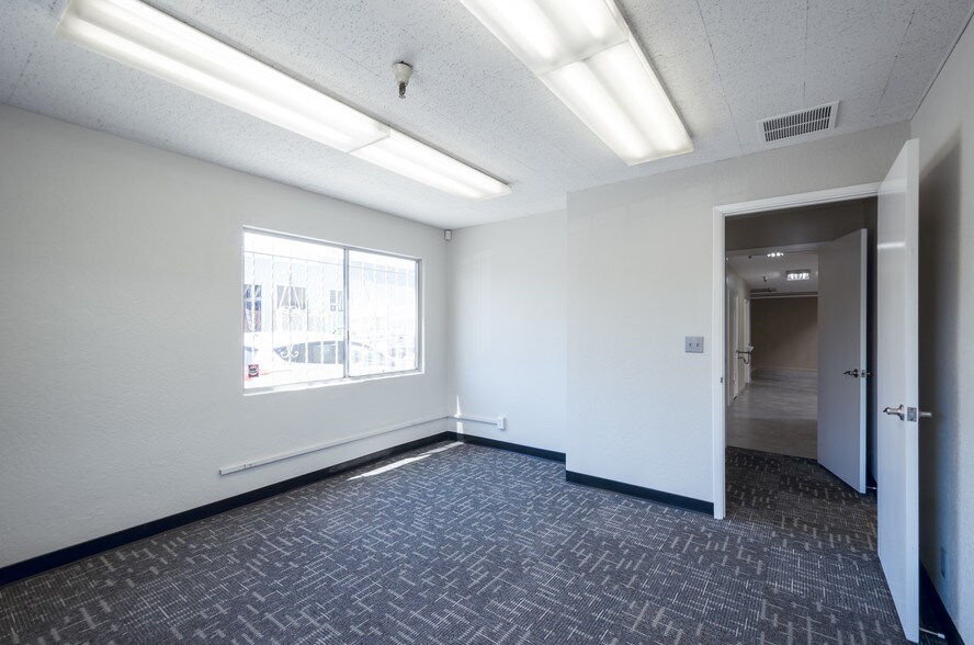 More Photos Of 901 Shasta St, Redwood City Warehouse For Lease
